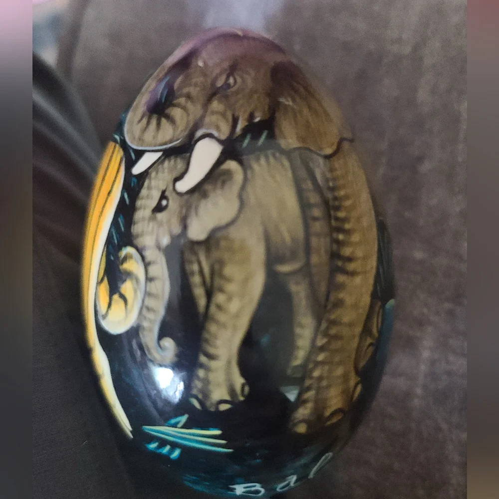 Hand-Painted Elephant And Tiger Hand Painted Decorative Egg, Bali - Picture 1 of 9